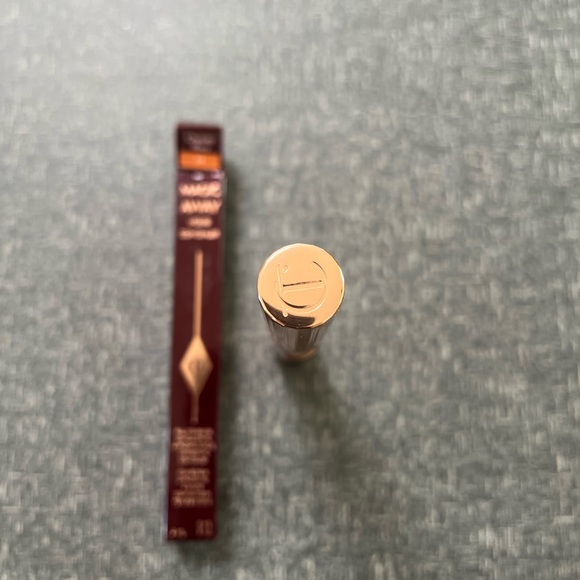 Charlotte Tilbury Magic Away Liquid Concealer #14 - Picture 4 of 11